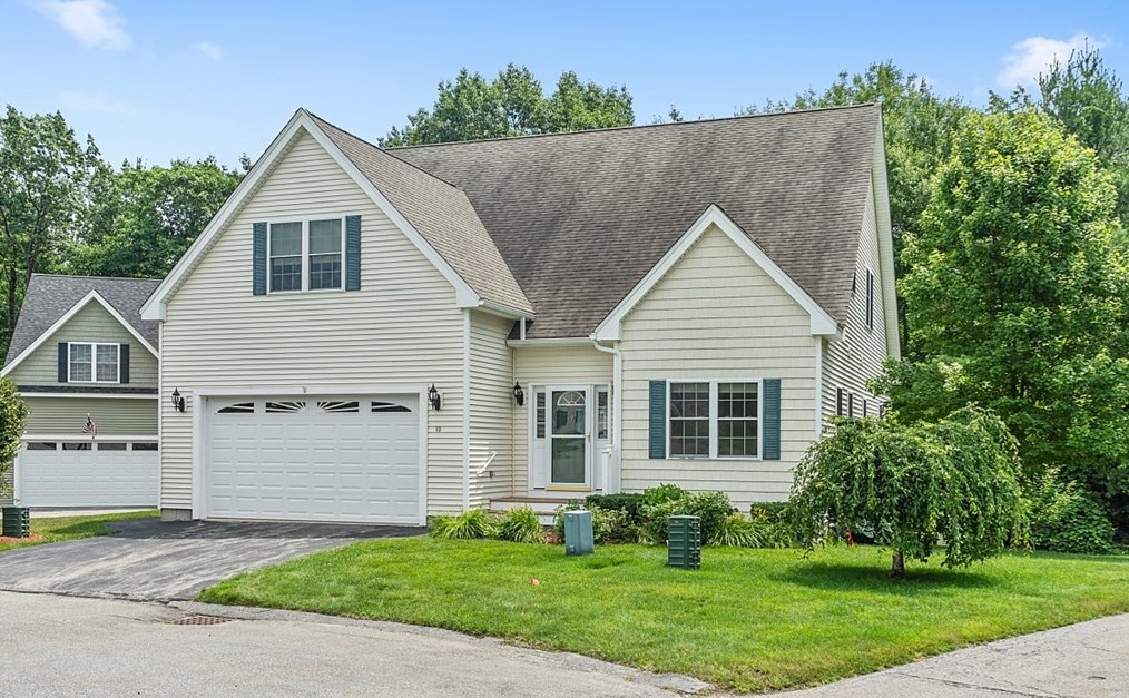 10 Tolkien Ln, Tyngsborough, MA 01879 exterior