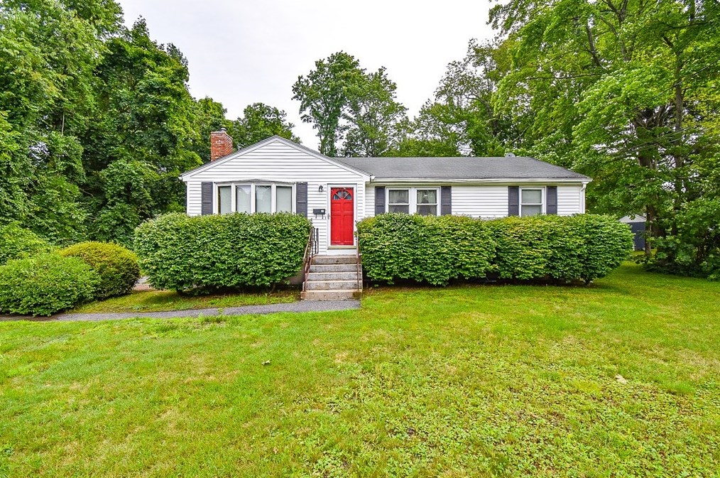 15 Lee Cir, Hudson, MA 01749 exterior