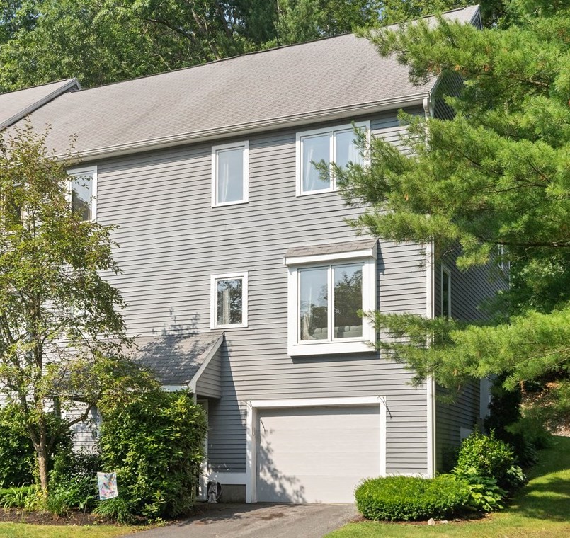 52 Country Hill Ln, Haverhill, MA 01832 exterior