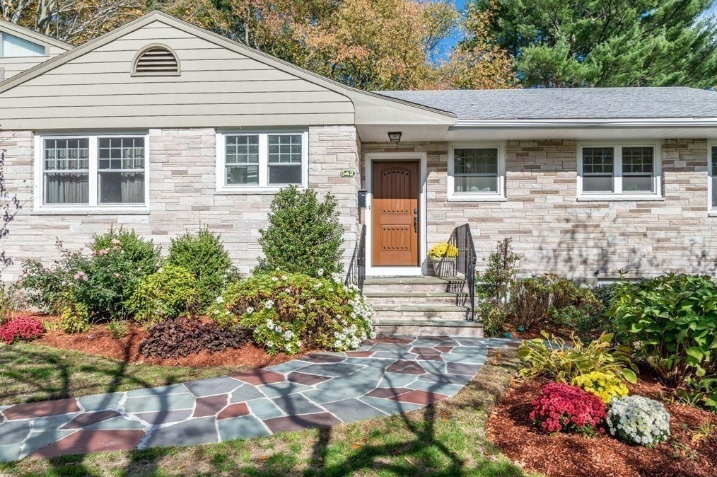842 Dedham St, Newton, MA 02459