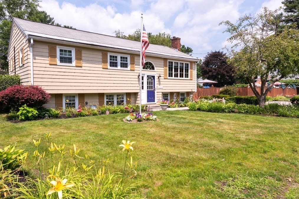 90 Wamesit Rd, Tewksbury, MA 01876 exterior