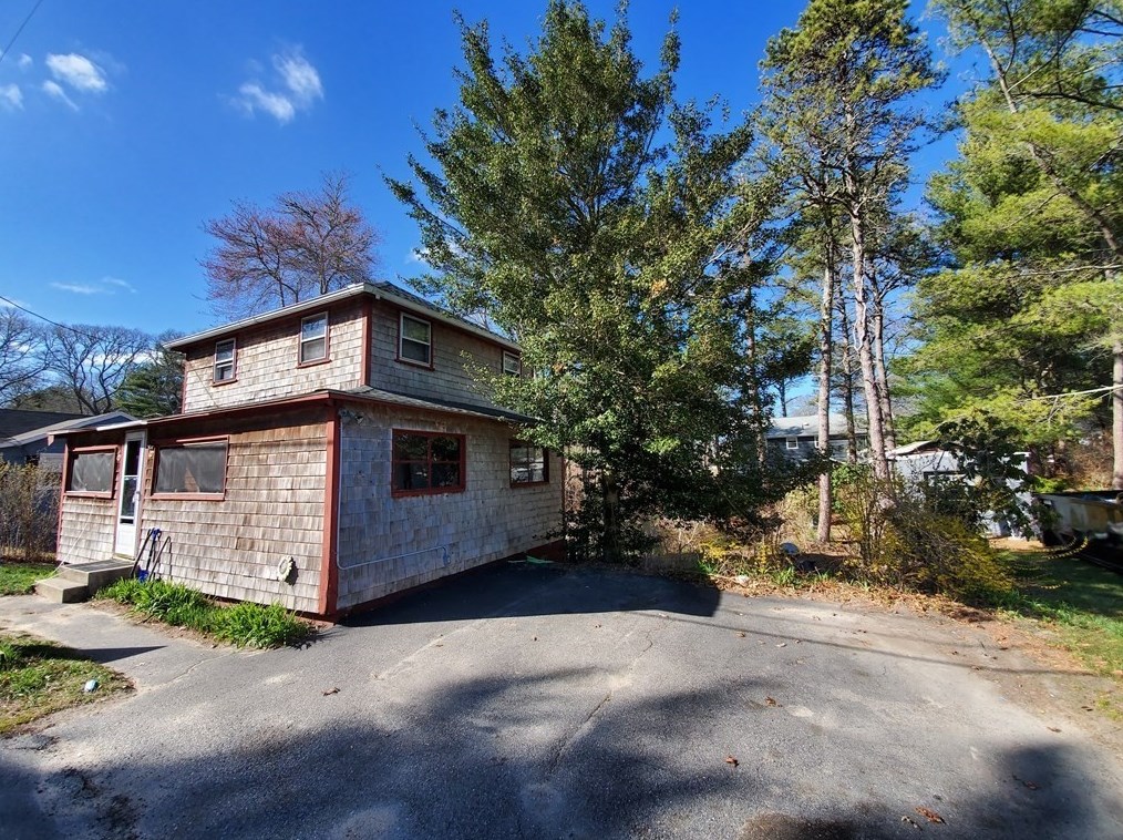 7 Martin St, Bourne, MA 02532-4439