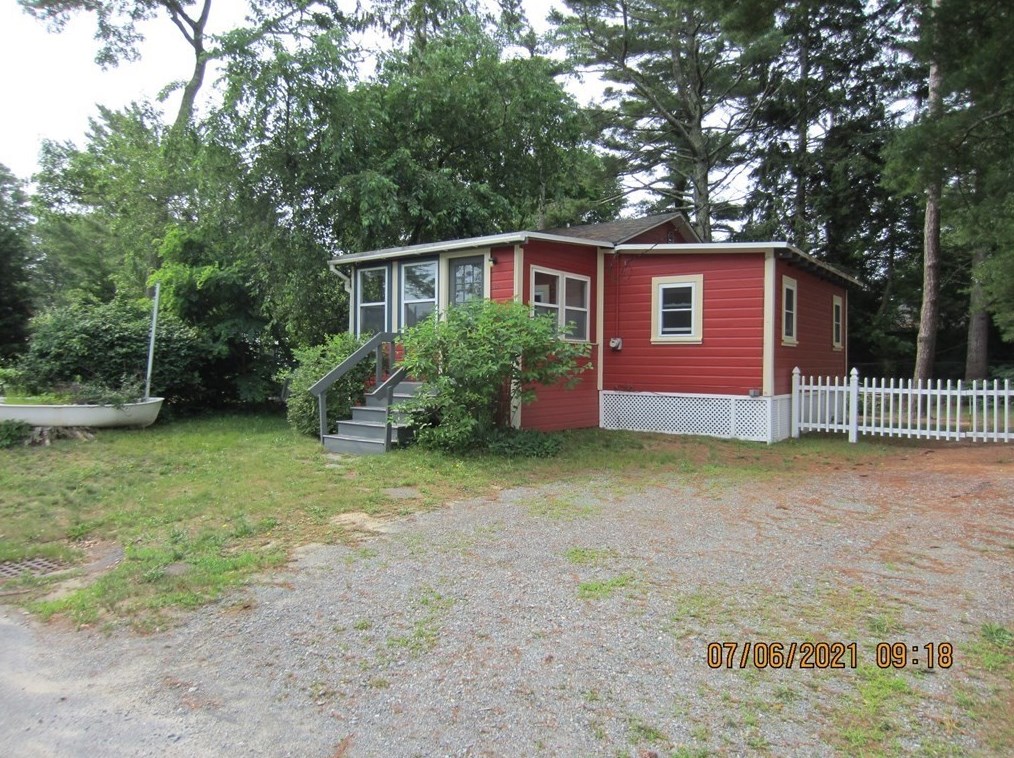 8 Martin St, Bourne, MA 02532 exterior