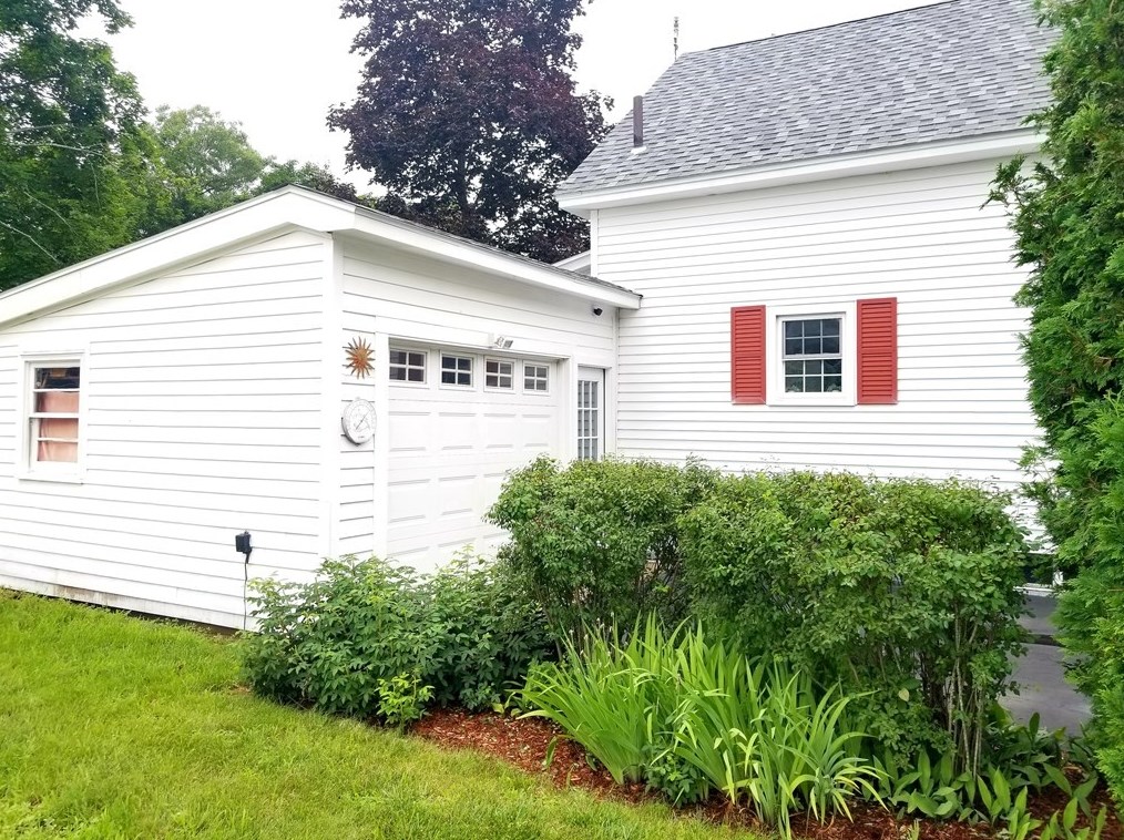 12 Fair St, Uxbridge, MA 01569 exterior