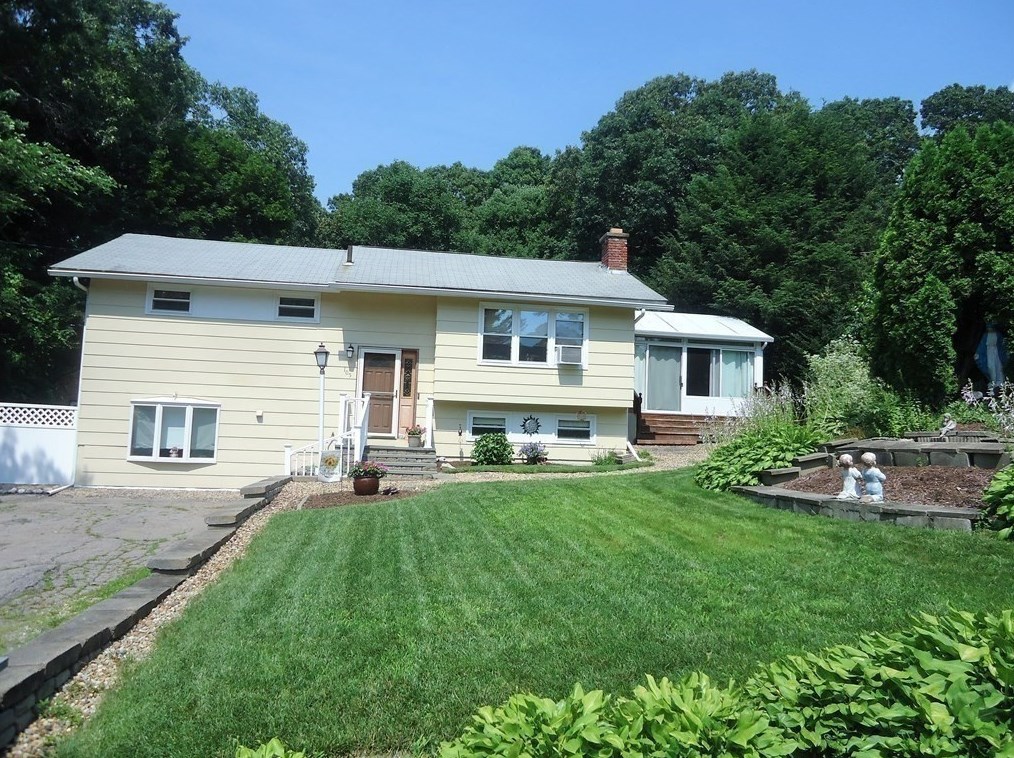105 Fort Meadow Dr, Hudson, MA 01749 exterior