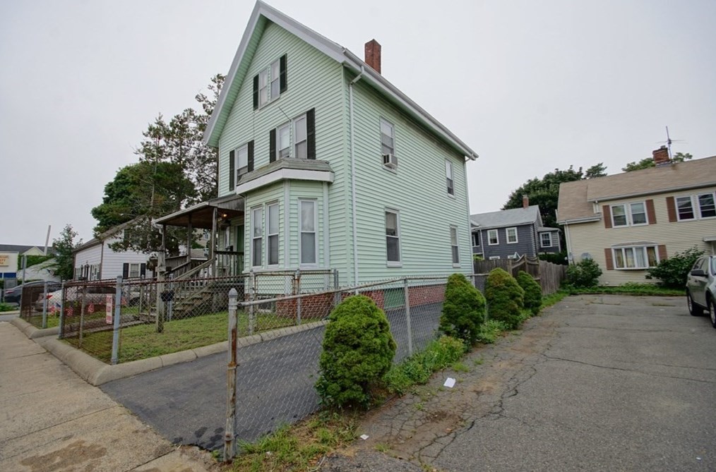 73 Lewis St, Lynn, MA 01902-4831