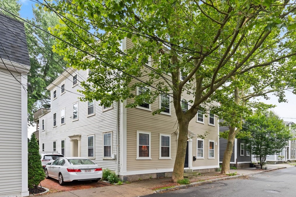 16 Andrew St, Salem, MA 01970 exterior