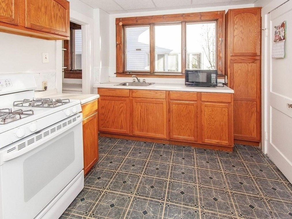 27 Emerald St #1, Medford, MA 02155