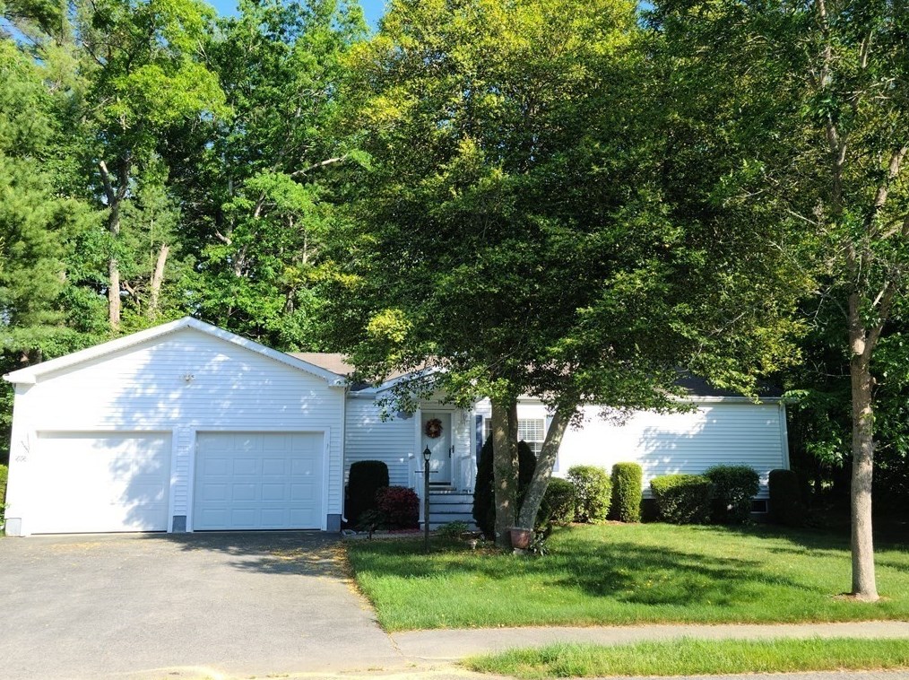 1606 Oak Point Dr, Middleboro, MA 02346 exterior