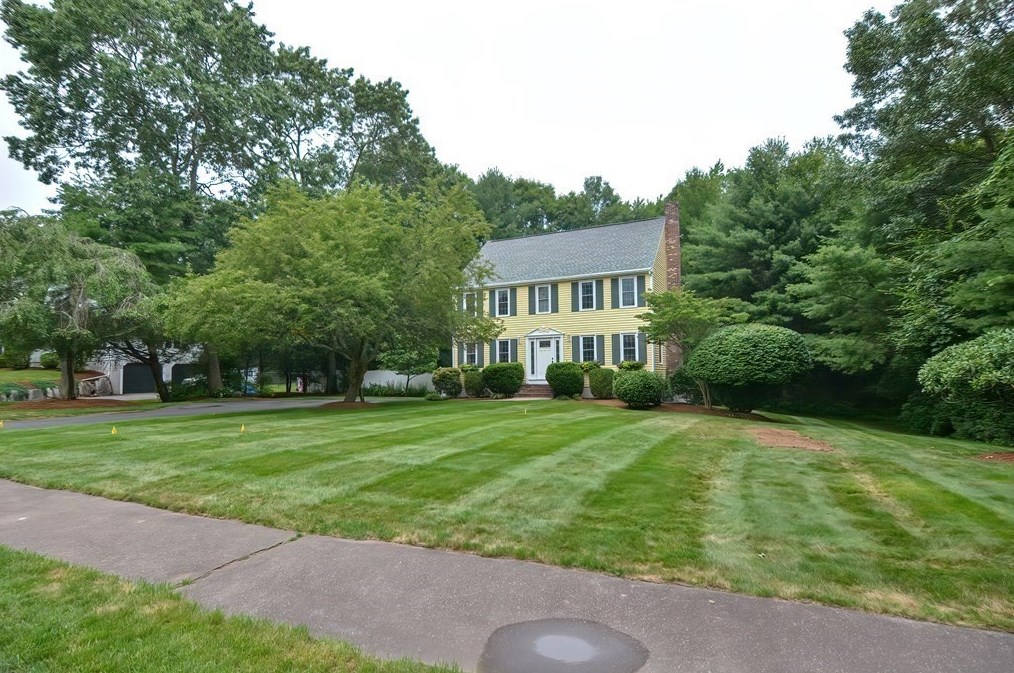 8 Margaret Dr, Norton, MA 02766 exterior