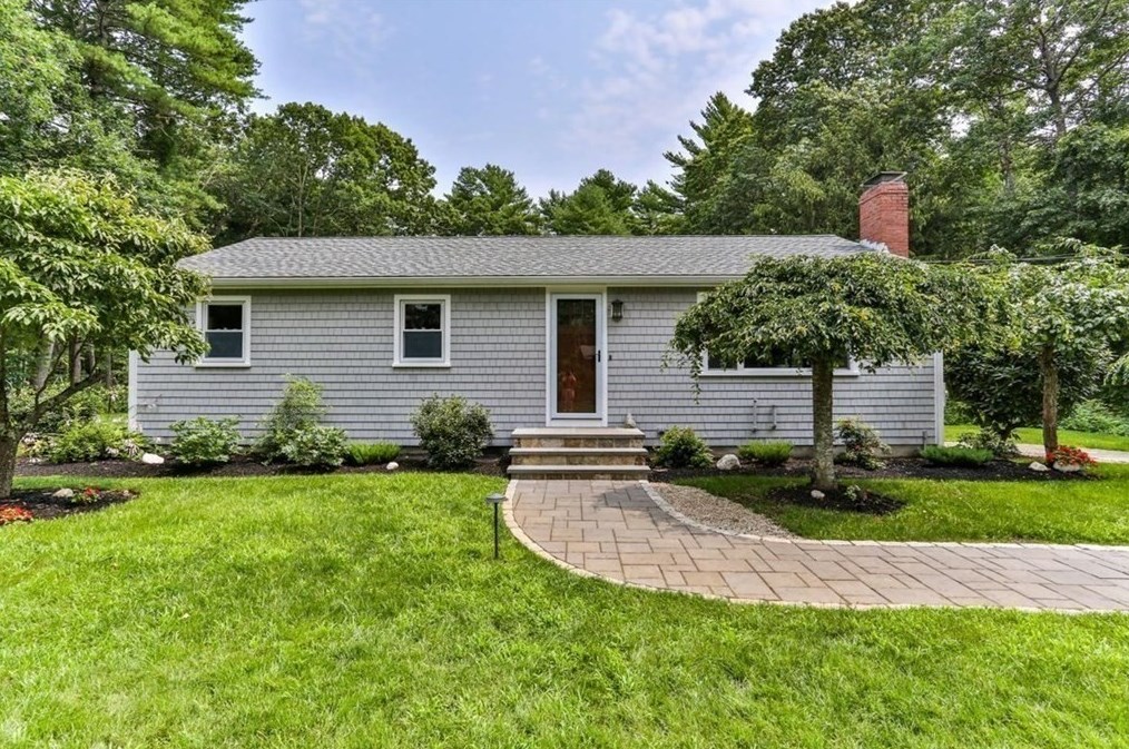 111 Upland Rd, Plympton, MA 02367