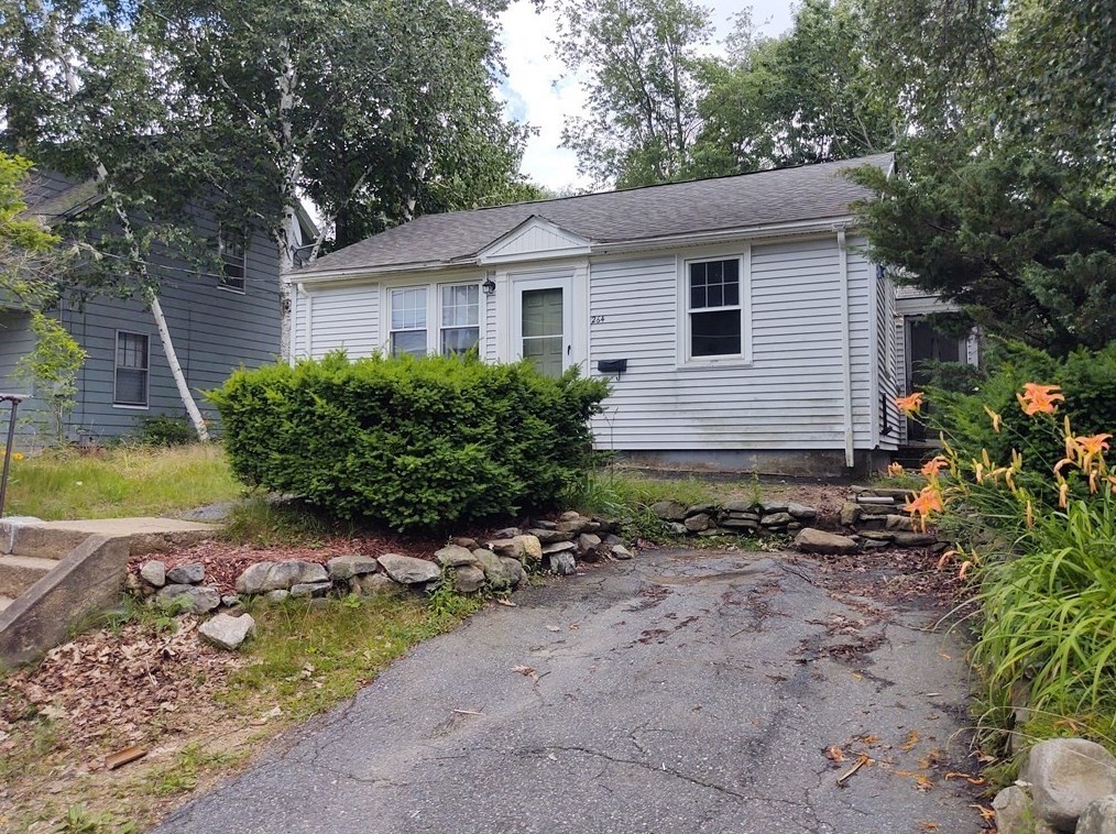 264 Baker St, Gardner, MA 01440 exterior