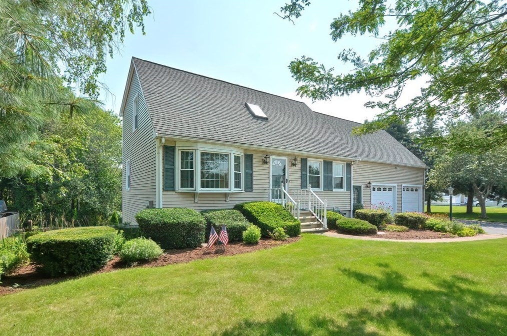 14 Meadowsweet Trl, South Attleboro, MA 02703 exterior