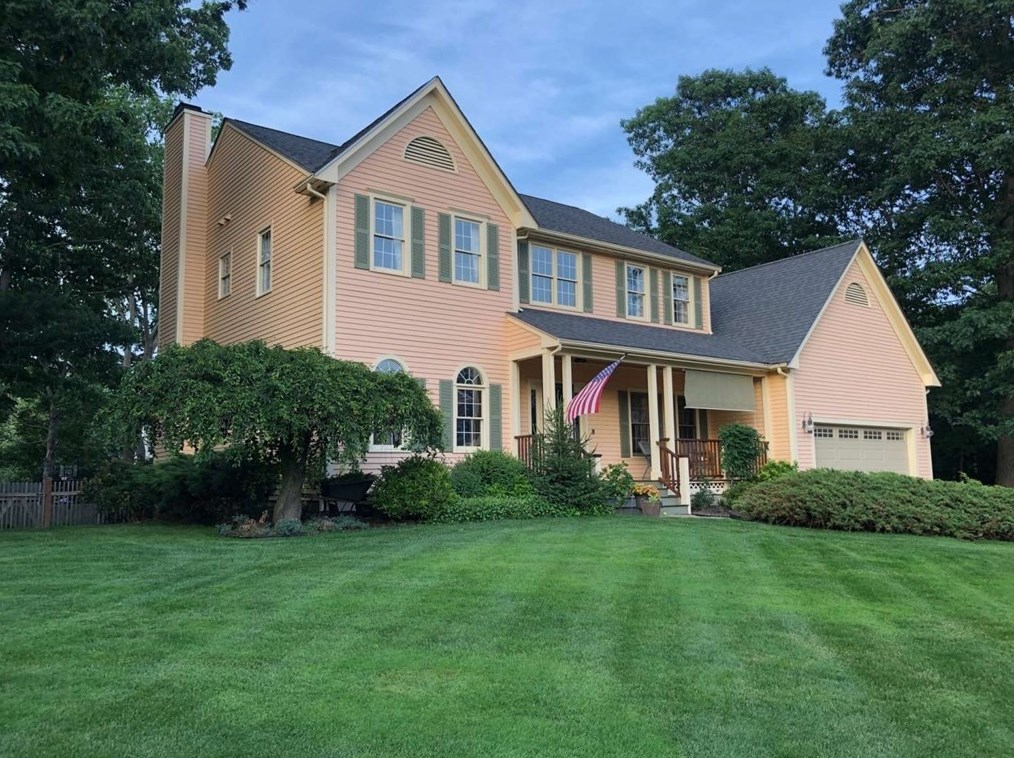 23 Holly Ln, Beverly Farms, MA 01915 exterior