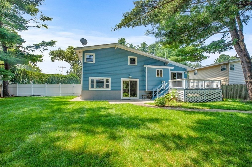 1 Arlene Dr, Framingham, MA 01701-4518