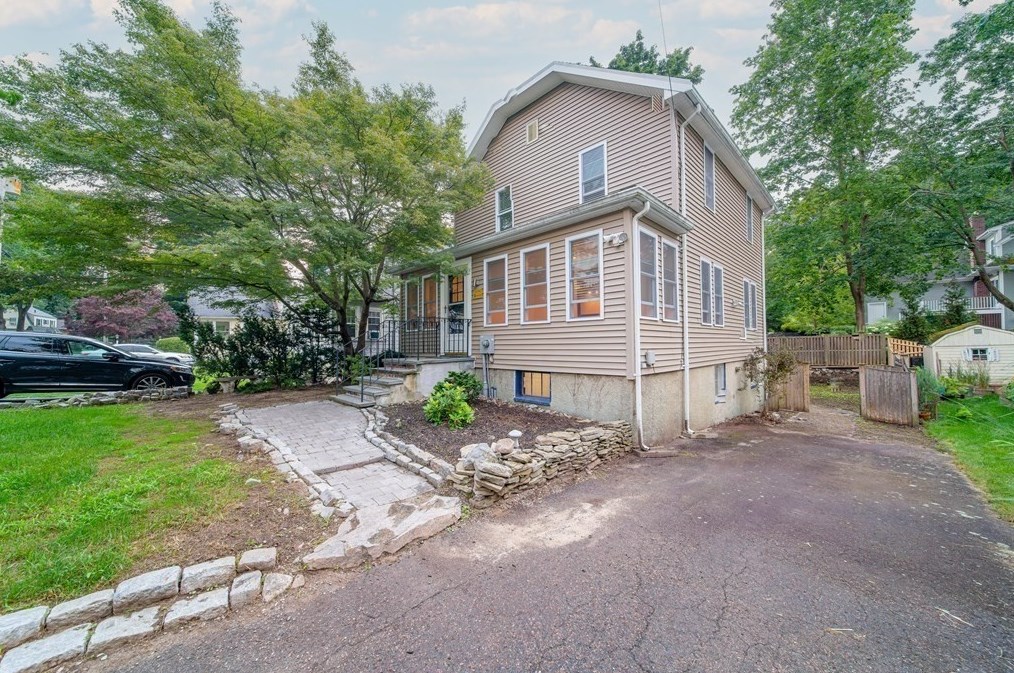 5 Intervale Rd, Wellesley, MA 02481 exterior