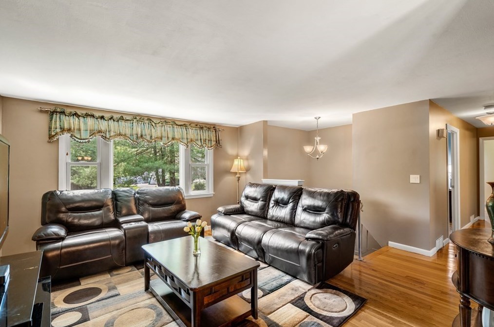 133 Chamberlain St, Holliston, MA 01746 exterior