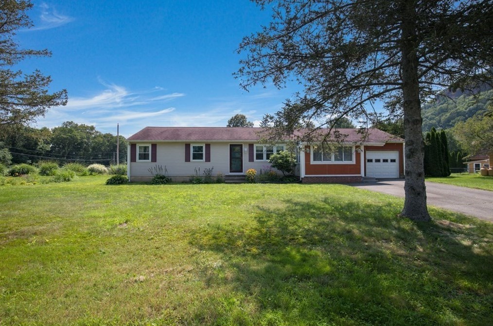 1 Beaver Dr, Whately, MA 01373