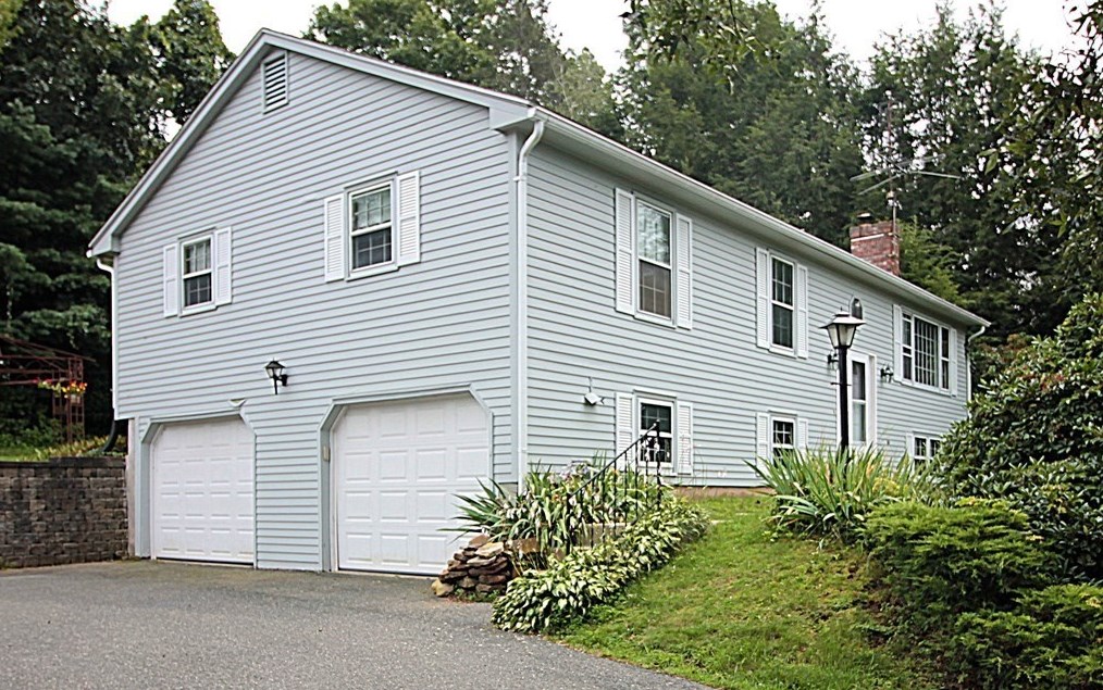 125 Colony Dr, East Longmeadow, MA 01028 exterior