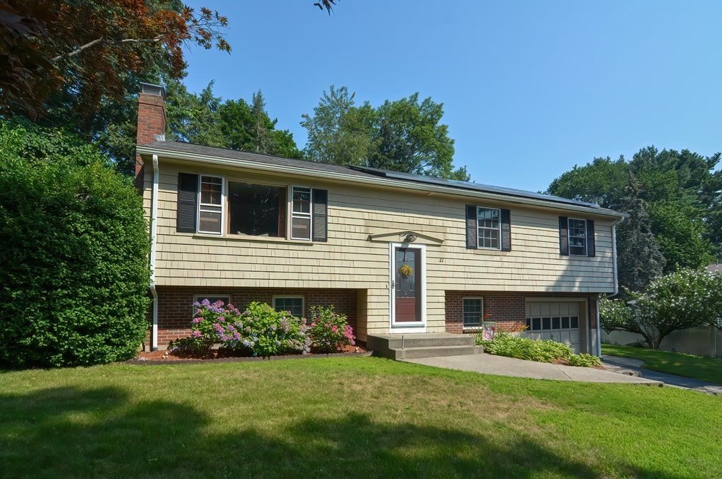 21 Divittorio Dr, Milford, MA 01757 exterior