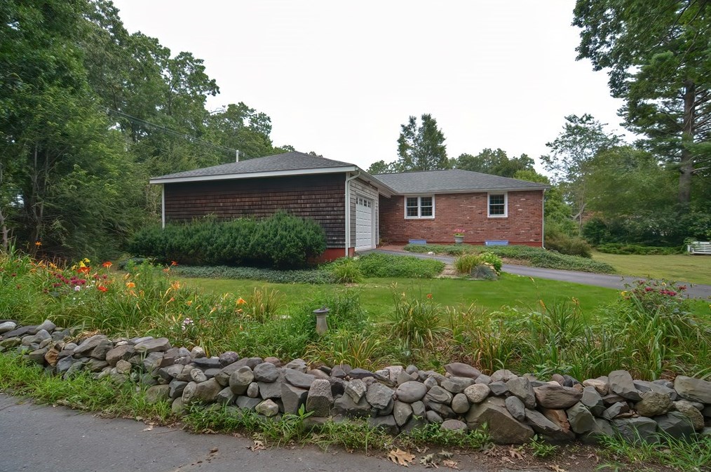 2 Doreen Way, North Attleboro, MA 02762 exterior