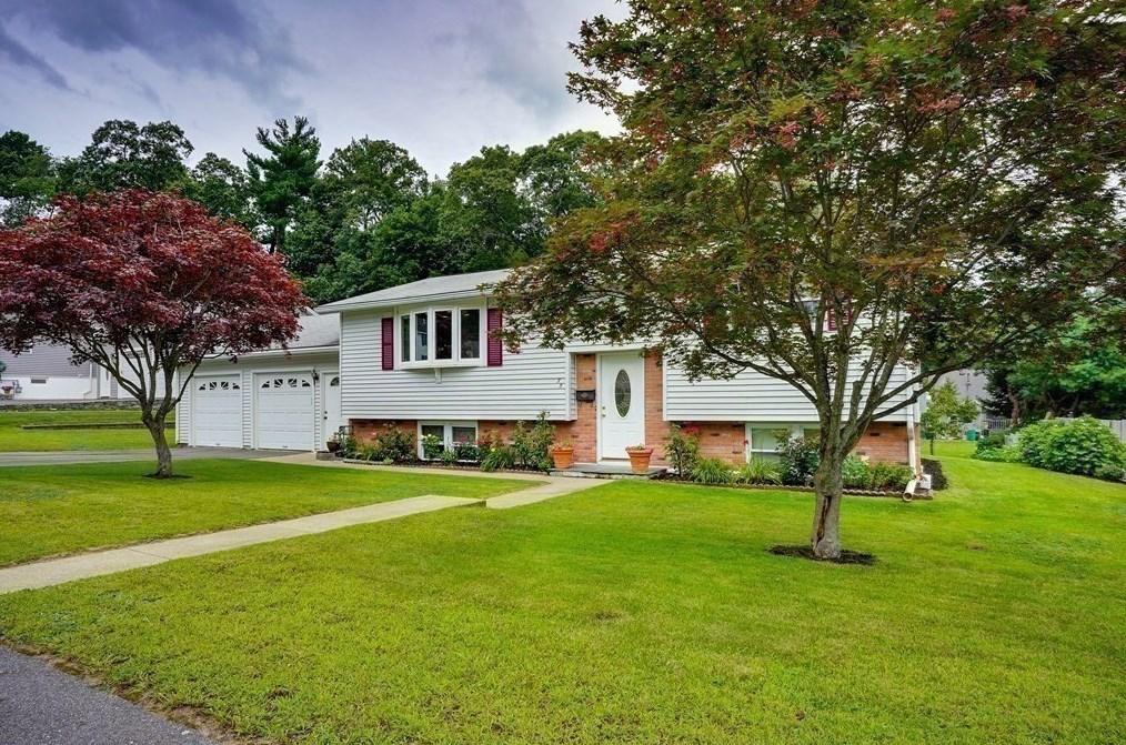 75 Kent Dr, Hudson, MA 01749 exterior