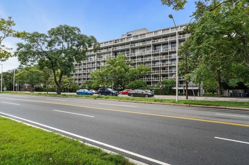 221 Mount Auburn St Apt 406, Cambridge, MA 02138