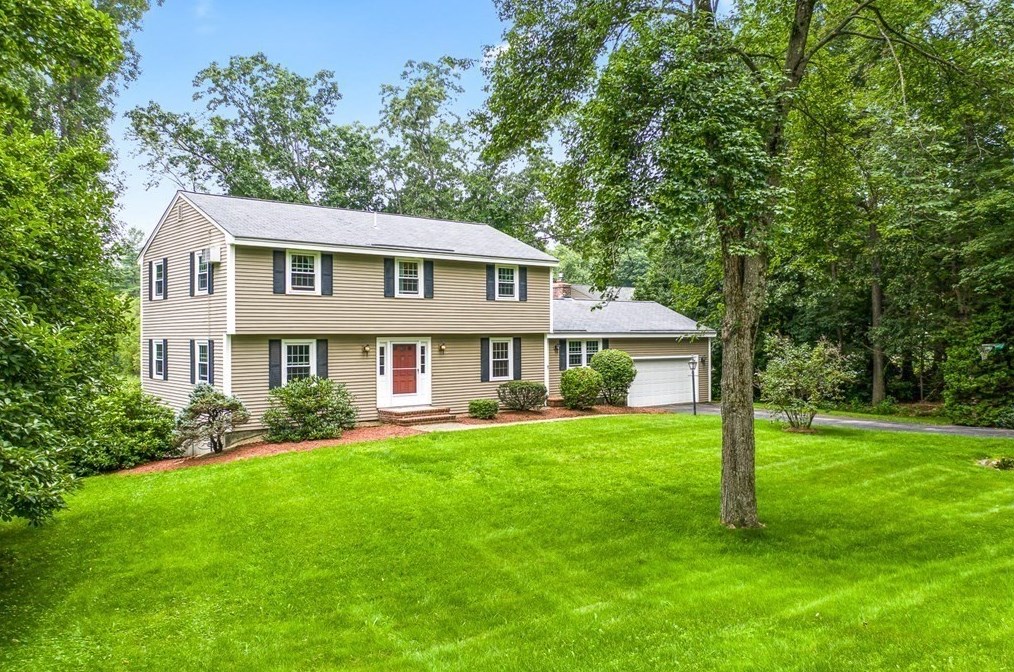 4 Delphi Cir, Andover, MA 01810 exterior