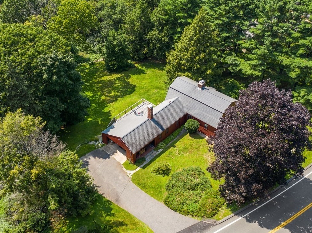 141 Walpole St, Dover, MA 02030