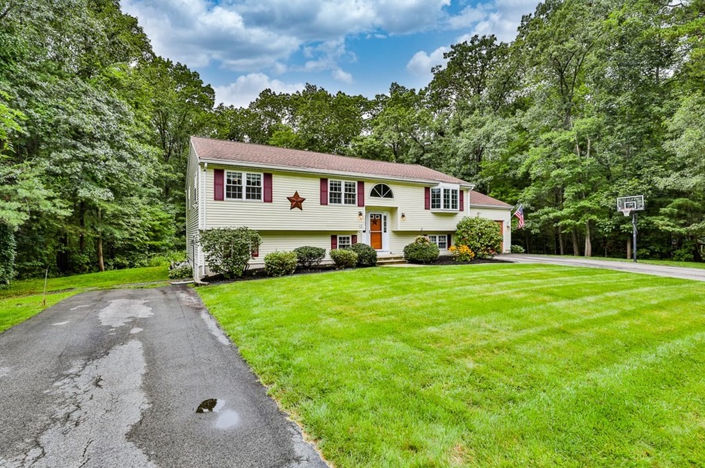 15 Parish Ln, Merrimac, MA 01860 exterior