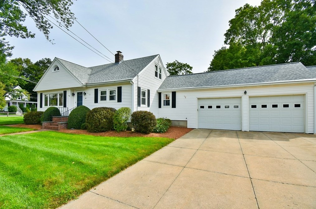 89 Cottage St, Hudson, MA 01749-1515