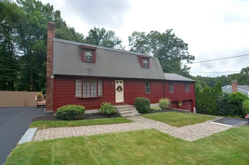 161 Carpenter Rd, Whitinsville, MA 01588 exterior