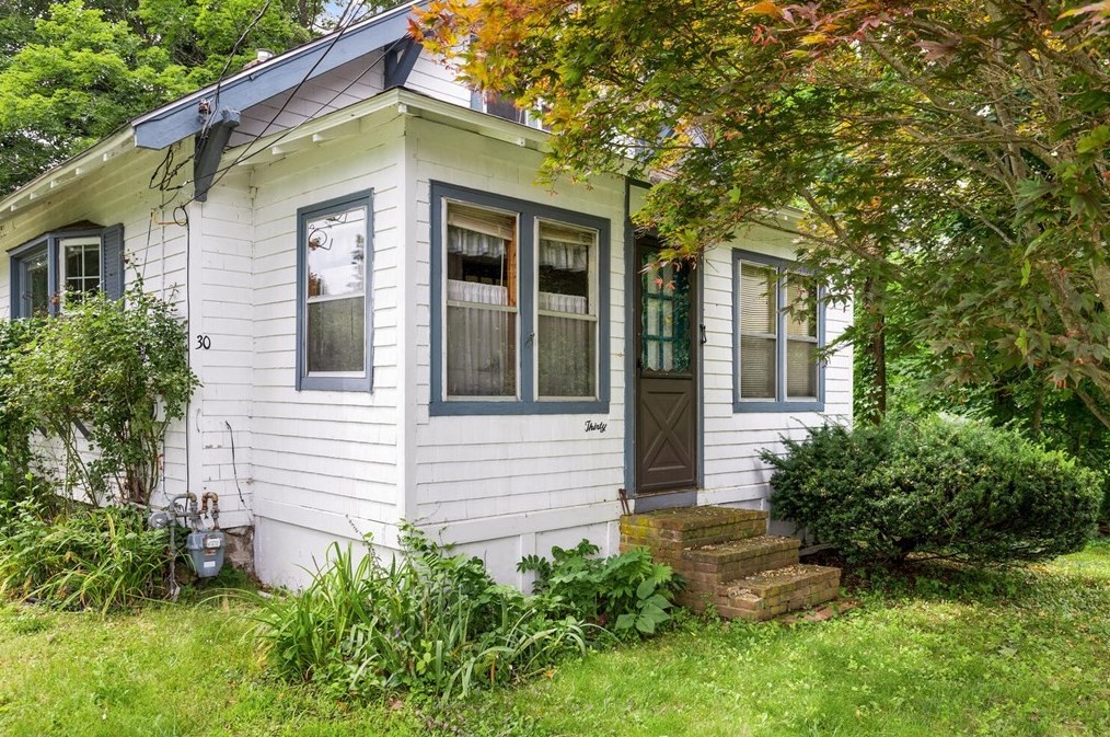 30 Grove St, Topsfield, MA 01983