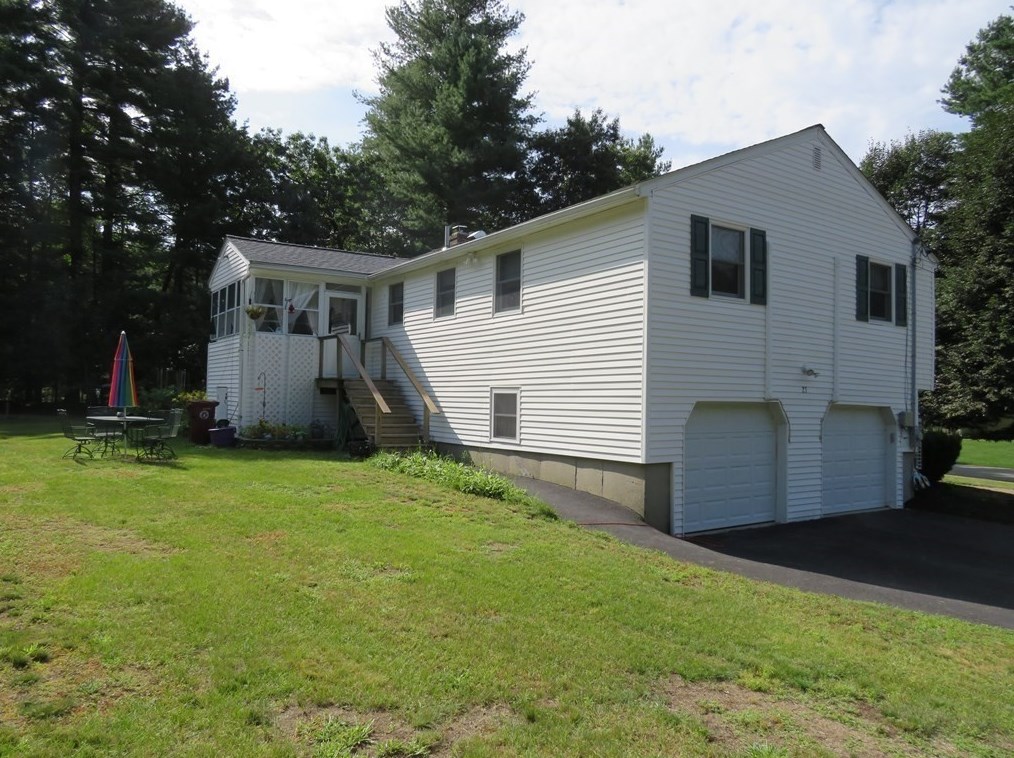 23 Constantine Dr, Tyngsborough, MA 01879 exterior