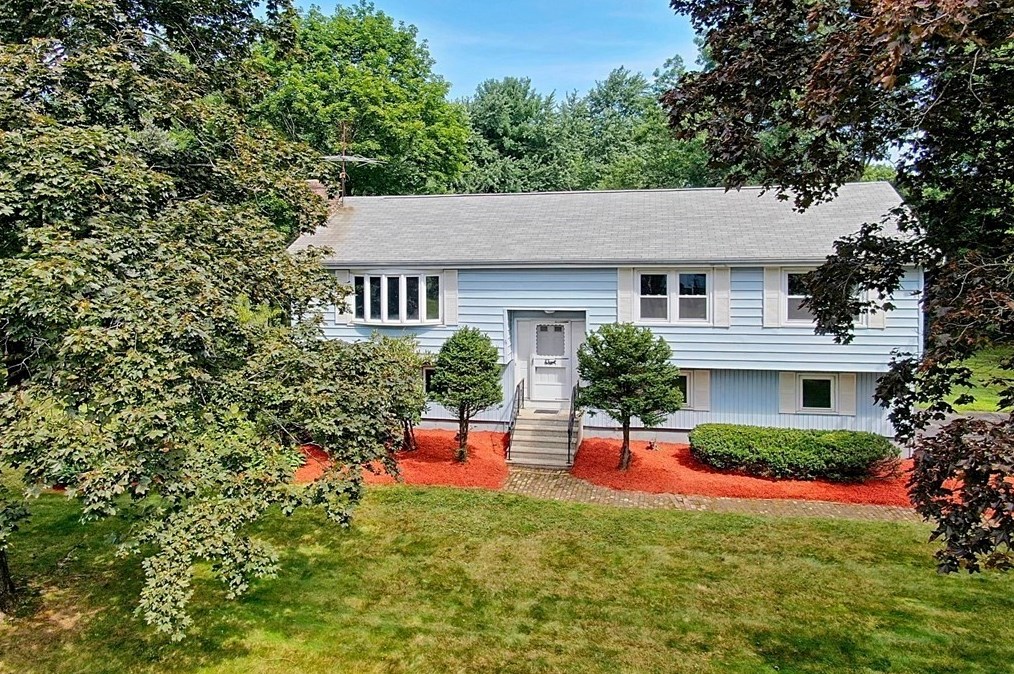 6 Thayer St, Northborough, MA 01532 exterior