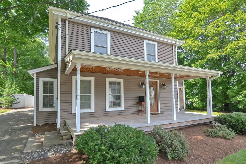 18 Pine St, Hudson, MA 01749-1910