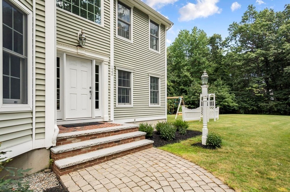 122 Spectacle Pond Rd, Littleton, MA 01460