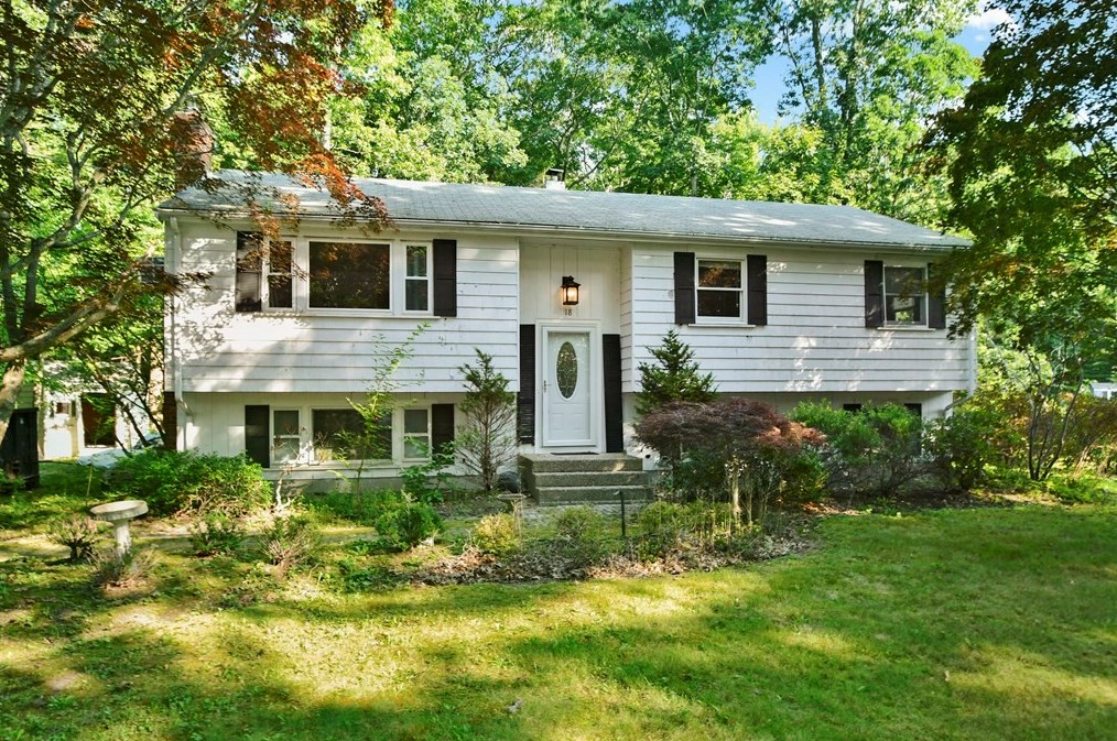 18 Blue Spruce Ln, Hanover, MA 02339 exterior