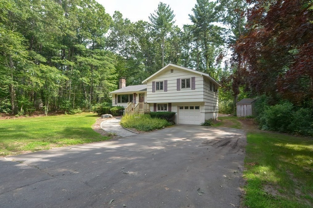 15 Willow Rd, North Sudbury, MA 01776 exterior