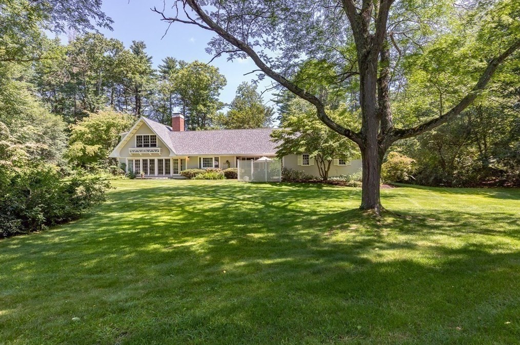 220 Hart St, Beverly Farms, MA 01915 exterior