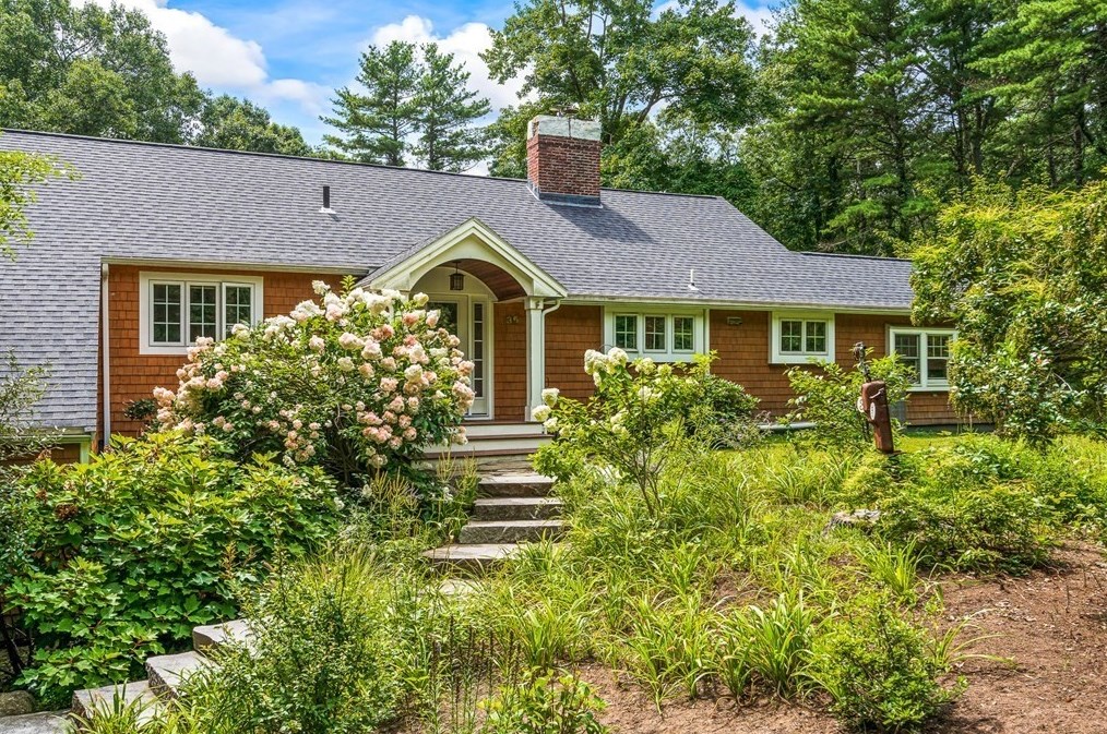 35 Stagecoach Rd, Topsfield, MA 01983