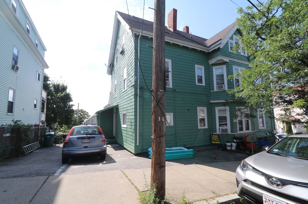 64 High Rock St, Lynn, MA 01902-3851