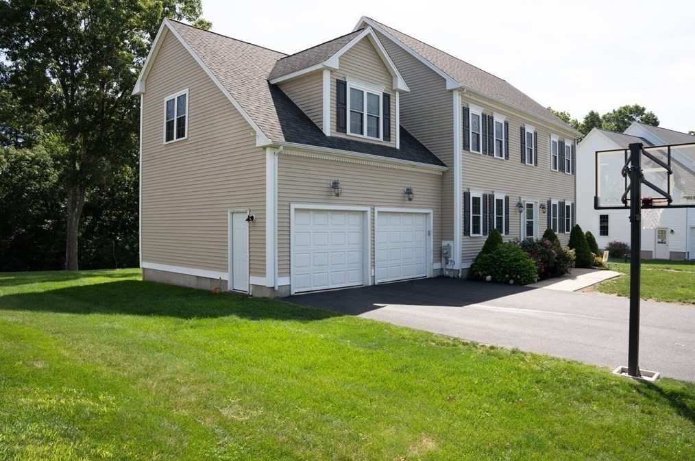 25 Shire Way, North Attleboro, MA 02762 exterior