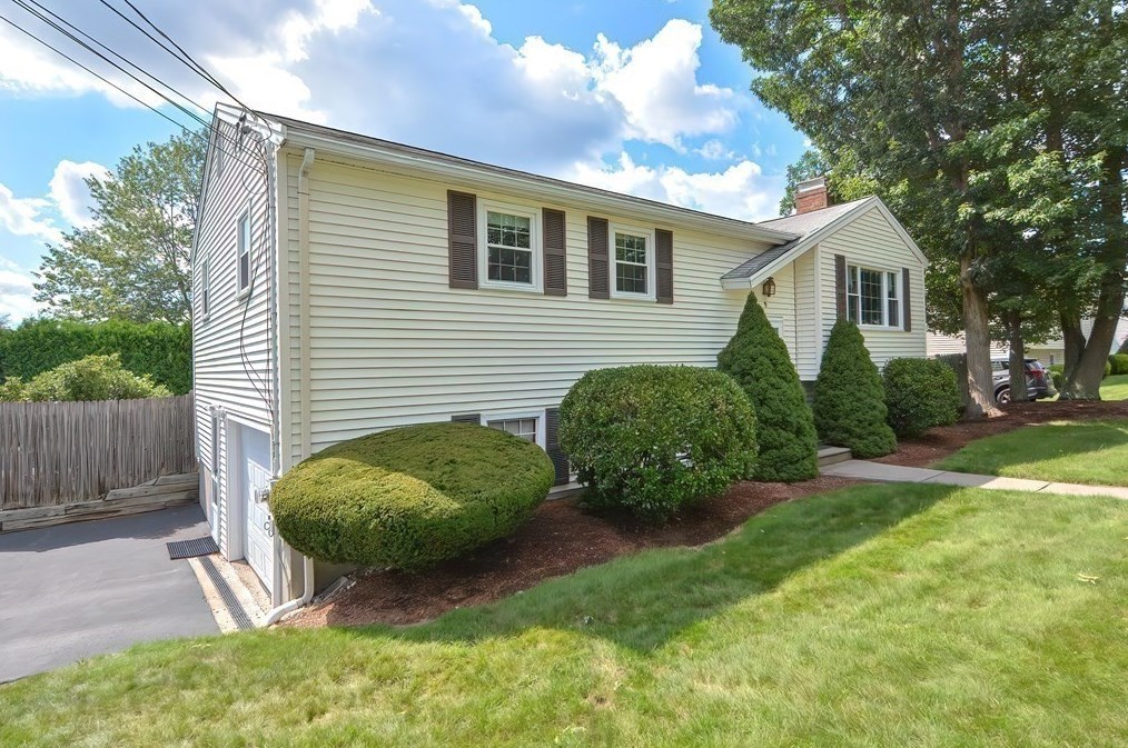 9 Harvard Dr, Milford, MA 01757 exterior