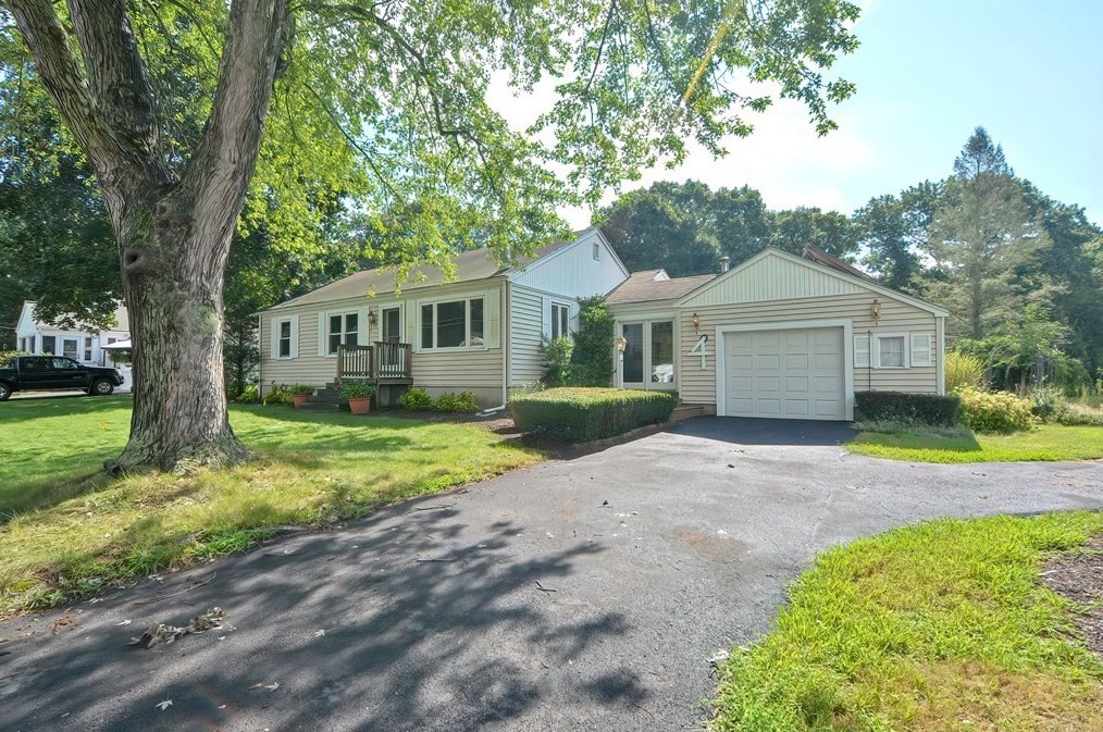 4 Stephen St, Norton, MA 02766 exterior