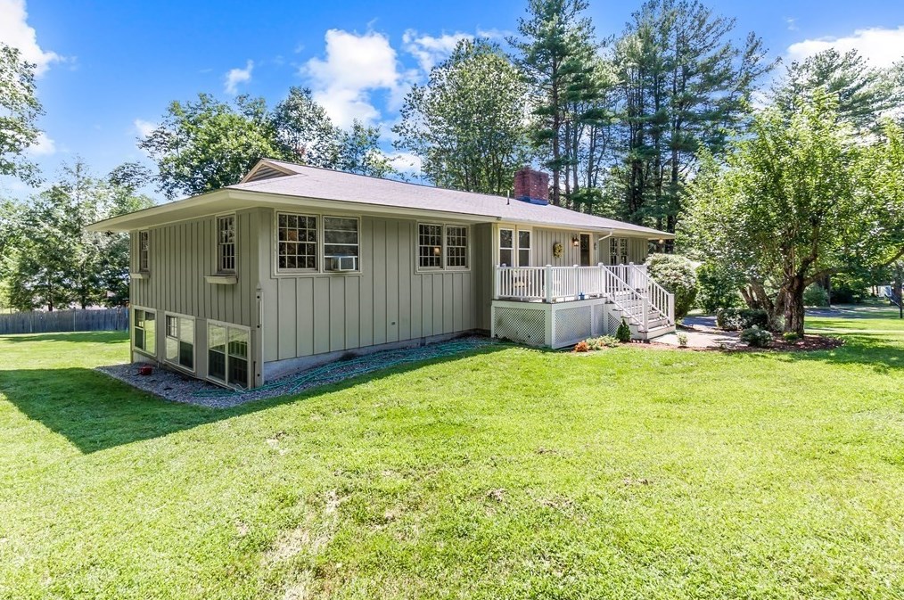 49 Parsonage Ln, Topsfield, MA 01983
