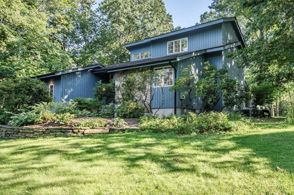4 Sycamore Park, South Hadley, MA exterior