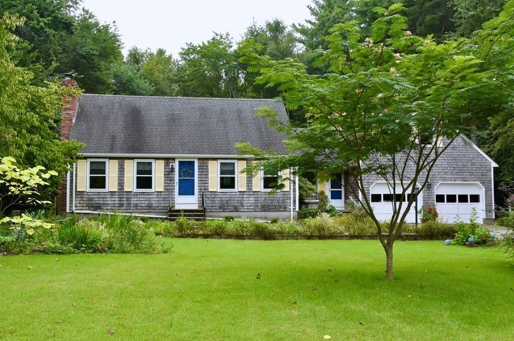 10 Green Ln, Assonet, MA 02702 exterior