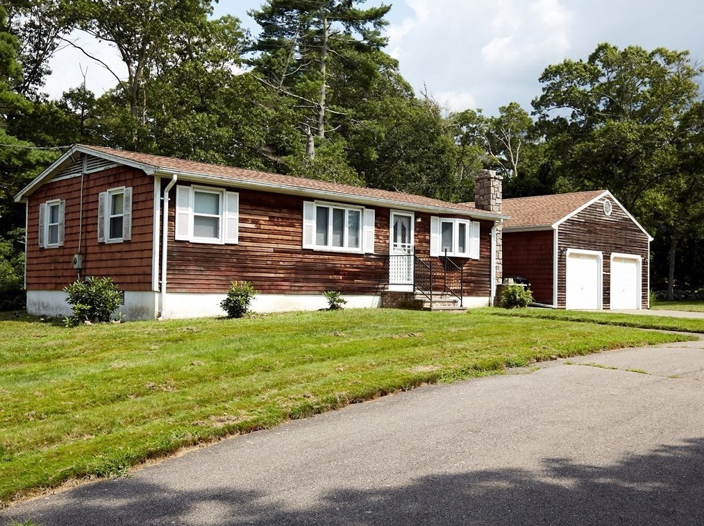 569 Reed Rd, Dartmouth, MA 02747 exterior