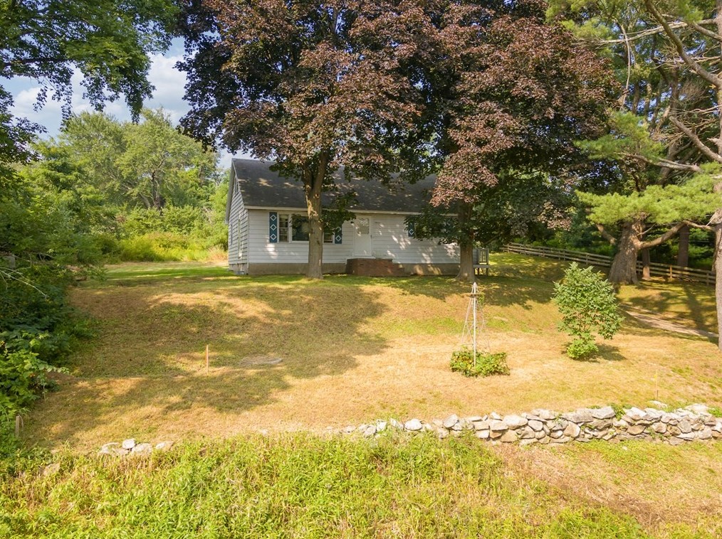 11 Mendon Rd, Northbridge, MA 01534 exterior